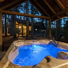 HotTub • Fireplace • Pet‑Friendly • Sauna w King