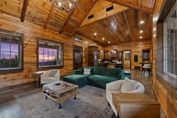 Jacuzzi Cabin - Fireplace -Pets - Sauna - Image 3