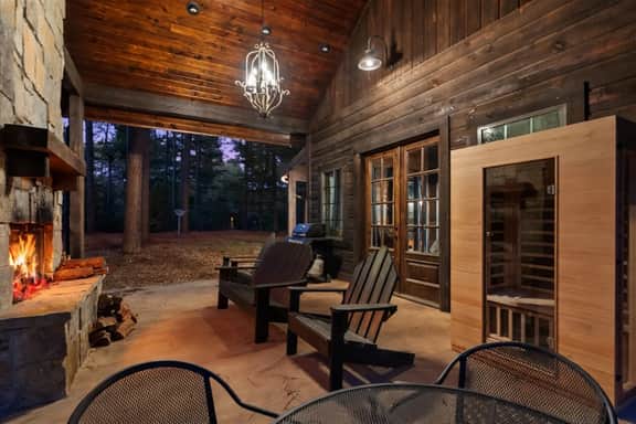 Jacuzzi Cabin - Fireplace -Pets - Sauna - Image 4