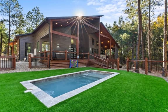 Special | Heated Pool • Hot Tub • Pets • Fire Pit